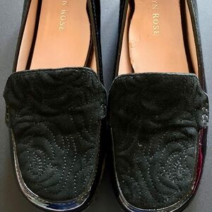 Taryn Rose "Jennifer" Black Suede/Patent Leather Loafers w/Floral Detail. Size 6